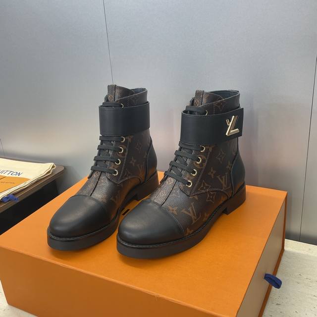 Factory price Louis Vuitton* 2025 Autumn/Winter New Punk Style Lace-up Motorcycl