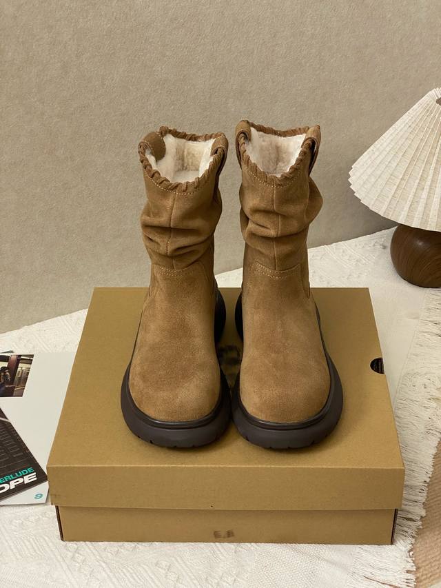 Exclusive Upgrade Highlights: Exclusive pleated design on the boot shaft, making