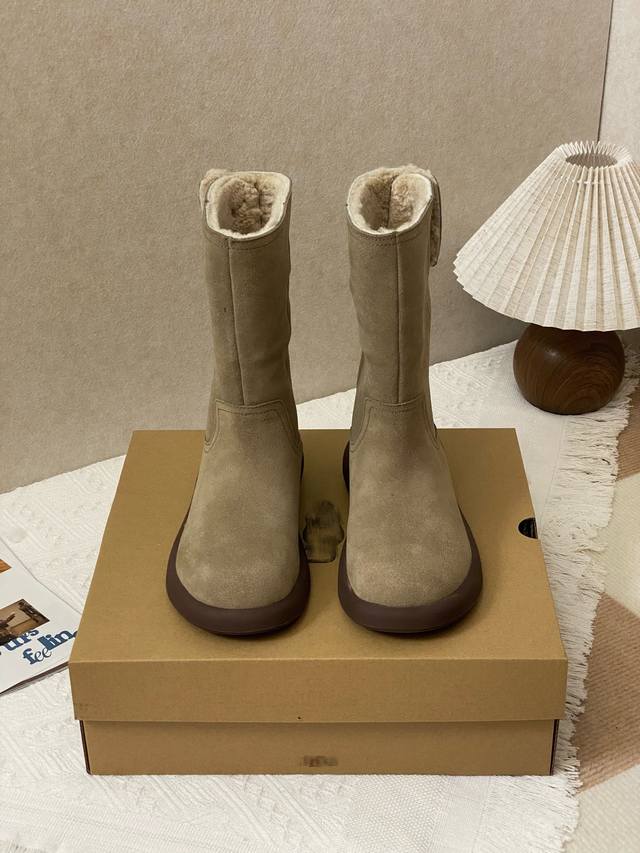 Looks good with anything: Coats, down jackets, jeans, skirts Unlock all winter