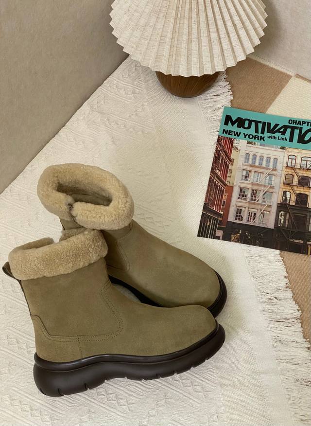 Cold-resistant black technology: Sheepskin and wool inner lining with 1.5cm con