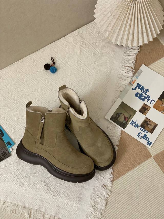 Ankle boot design makes legs look super long Absolutely gorgeous with coats, do