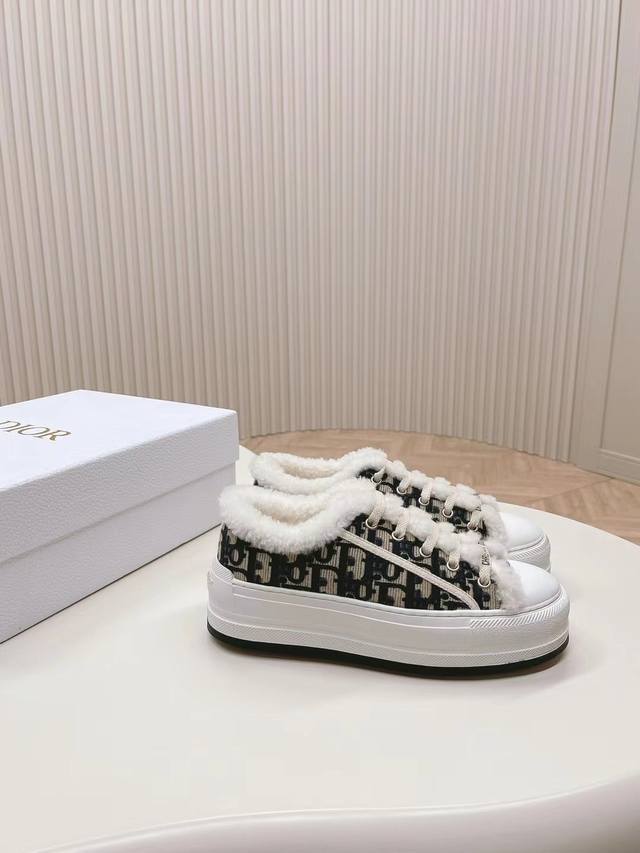 Dior 2025 Fall/Winter New Arrival Classic platform embroidered sneakers, with a