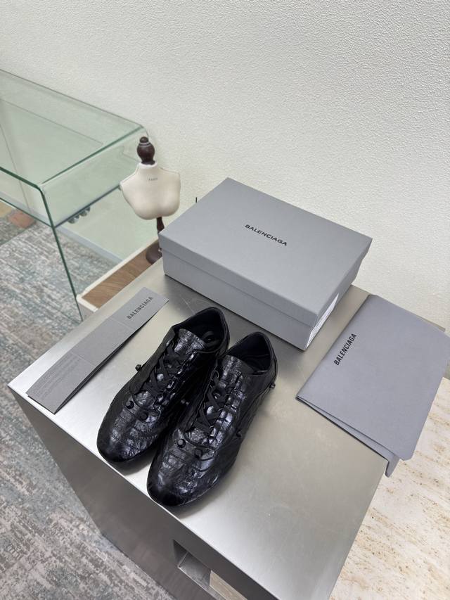 Unisex Balenciag Exclusive Pleated Cowhide Studded Sneakers Black Pleated Cowhid
