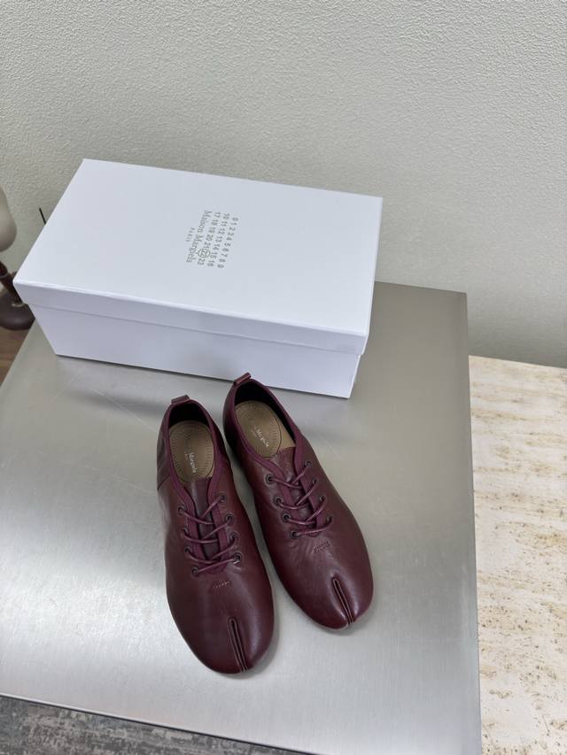 Tabi Split-Toe Open-Back Shoes Mm6 Maison Margiela Burgundy Vegetable-Blended Le