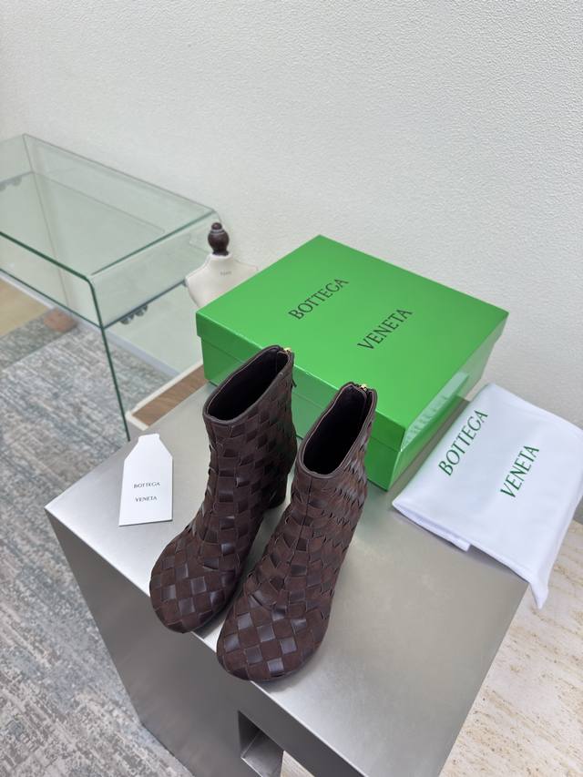 Hand-woven series Bv Atomic series Round heel split ankle boots Coffee suede Th