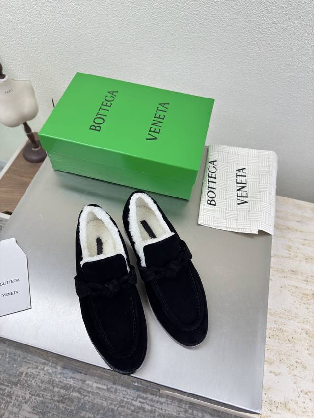 Lambswool Lined Genuine Leather Buckle Decoration Bottega Venet* Women's Astair