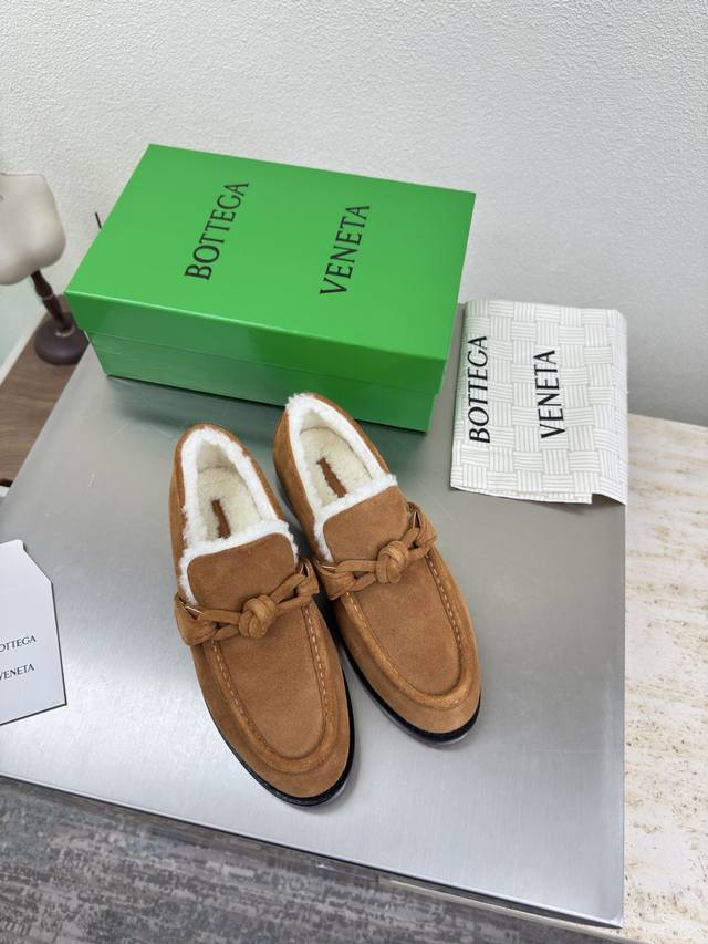 Lambswool Lined Genuine Leather Buckle Decoration Bottega Venet* Women's Astair