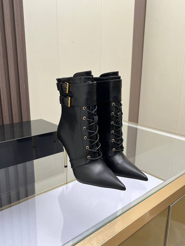 Sizes 35-41, size 42 available upon request. Balmain new spring/autumn/winter f