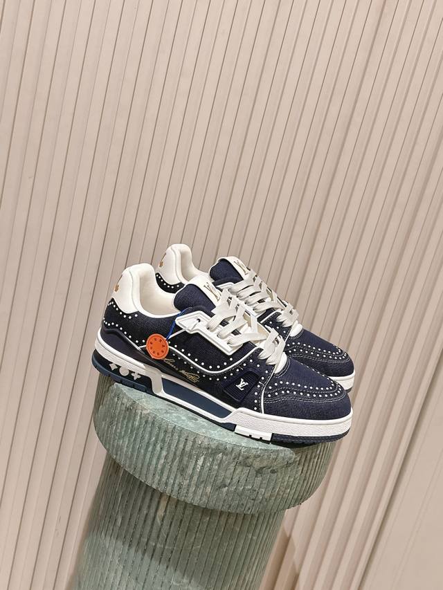 Top Version: New Color Couple Style: Gift Box Included: Regular Version: Louis V