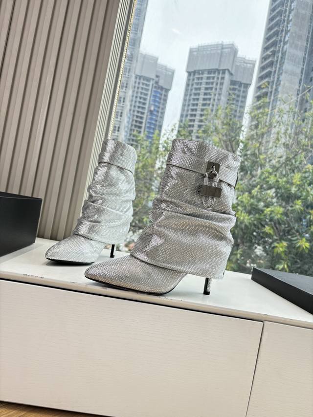 G277 Givenchy New Fashionable Long Boots/Riding Boots in Glossy Leather, 1:1 rep