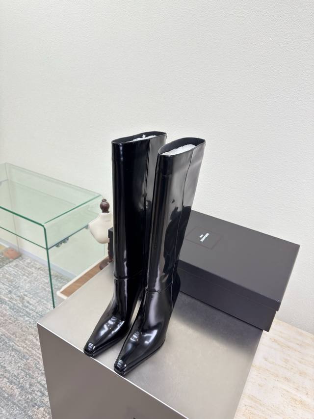 YSL High-Heeled Boots with Open Sleeves, a Must-Have for Long Legs Yvette Saint