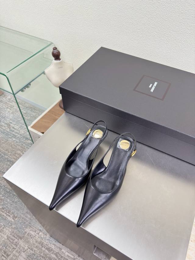 Pointed-toe, open-back commuter series, versatile and stress-free YSL metal log