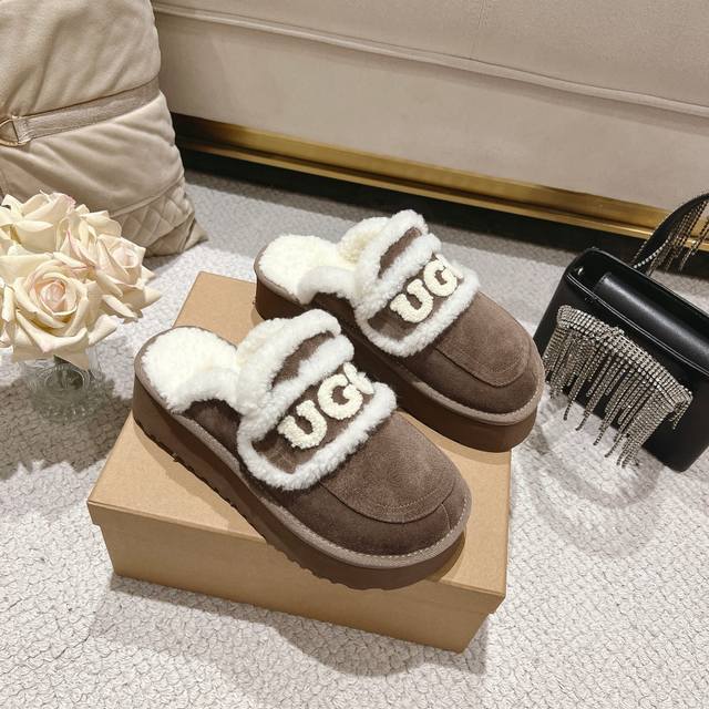Champagne Brown Platform Ugg Logo Slippers are so popular! An instantly addictiv
