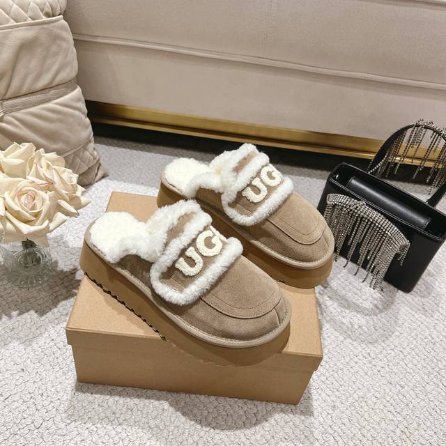 Sand-colored platform Ugg Logo sandals are so popular! These chunky, round-toed