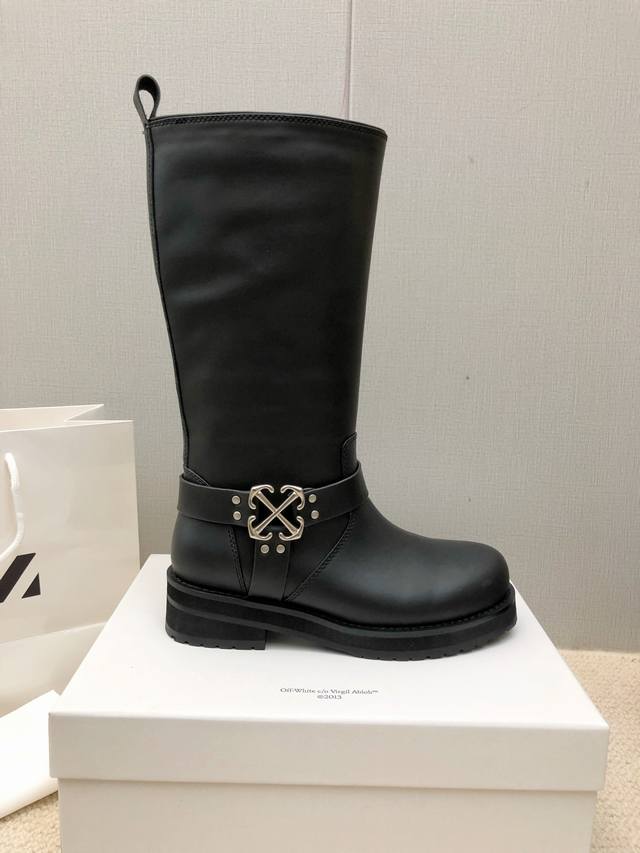 Off White boots are here! Off White Fall/Winter Women's Boots, a powerful arriva