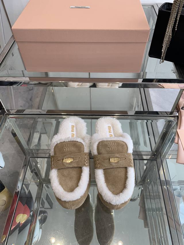 Miu Miu 24Ss Autumn/Winter New Cotton Shoes & Furry Slippers Close-up details fr