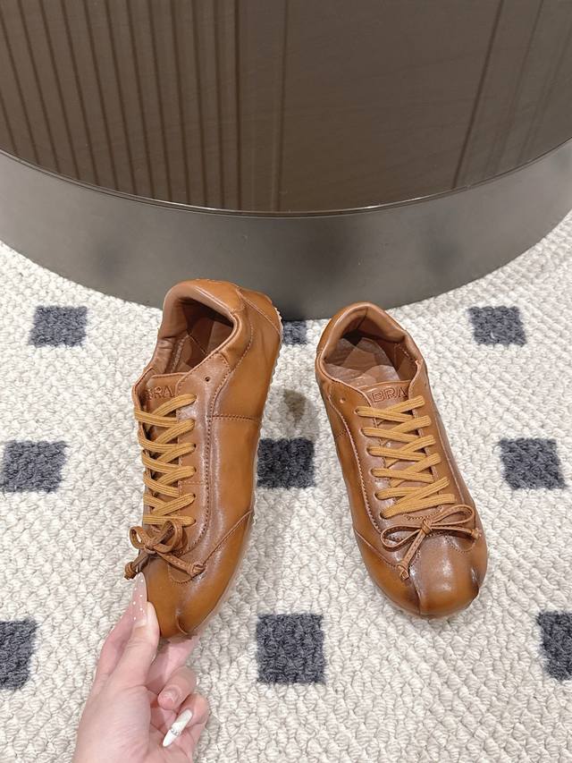 Brown waxed leather, lining, sizes 35-40. Size 41 custom-made. The 2025 hottest