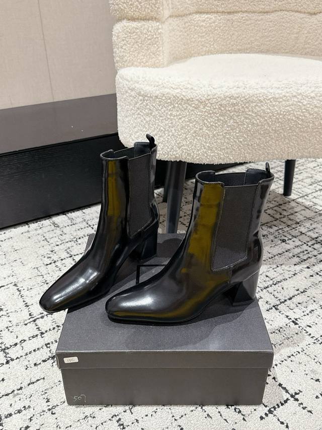 Saint Laurent YSL Chelsea Boots The design highlight of these YSL boots is their