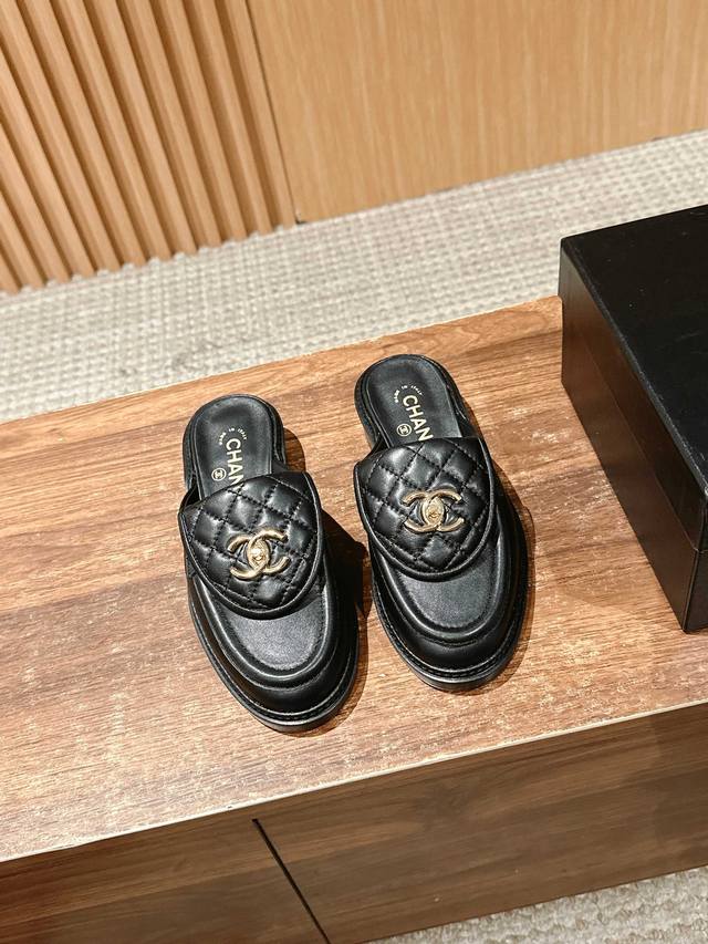 Chanel Vintage Quilted Classic Retro Loafers/Slip-on Slippers Quilted design on