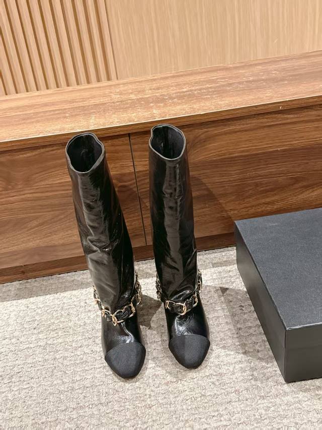 Chanel New Chain Rider Boots A timeless classic, sweet yet cool, perfect for any