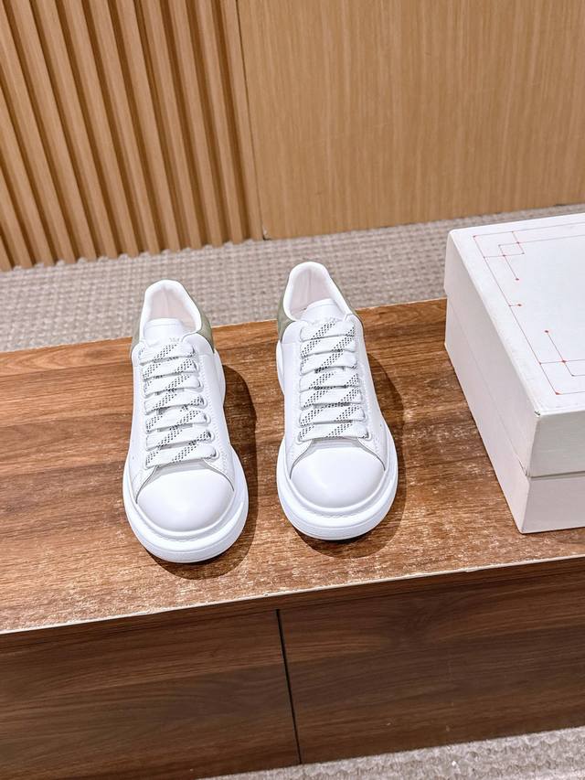 Men's +10 Army Green Fleece Heel# McQueen is undoubtedly the king of classic whi