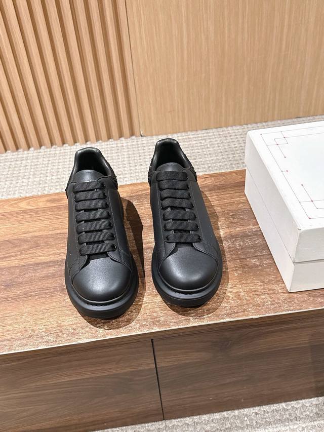 Men's +10 Black Diamond Black Leather# McQueen is undoubtedly the king of classi