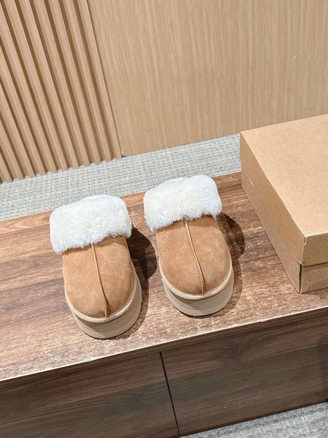 Oily Two-Way Closed-Toe Furry Slippers 5cm Sole These furry slippers feature a