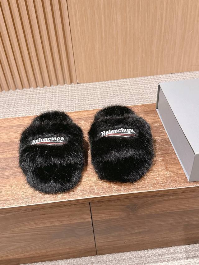 Balenciaga Fall/Winter Trendy Wool Slippers with Embroidered Logo! A favorite a