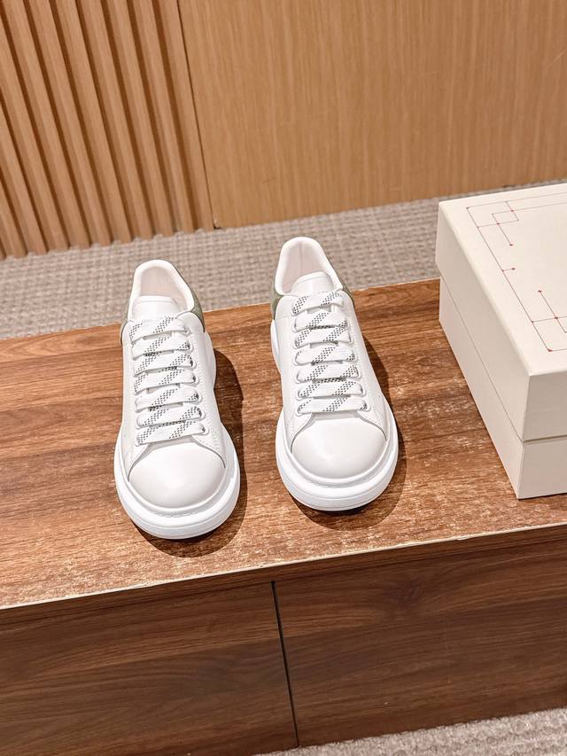 Men's +10 Military Green Velvet Heel# McQueen is undoubtedly the king of classic