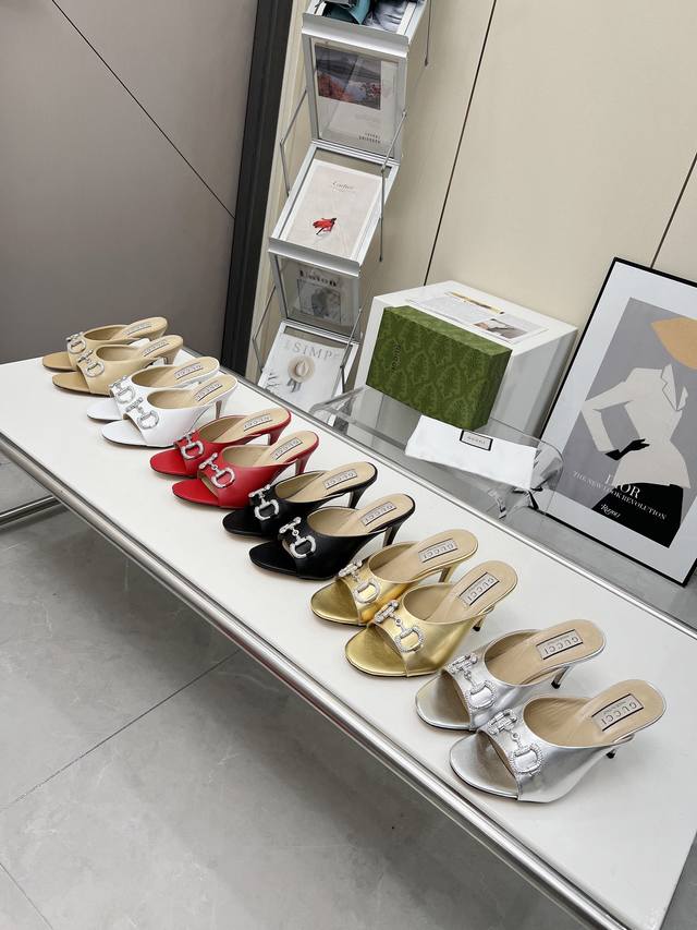 New Gucci model, cowhide leather, sheepskin lining, 8.5cm heel height. Sizes 35