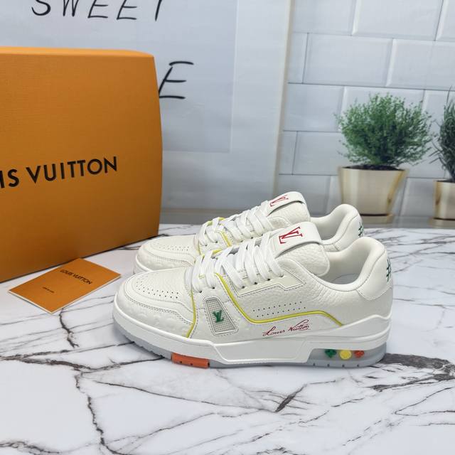 New popular couple shoes available! Louis Vuitton Lv-Trainer vs. all other versi