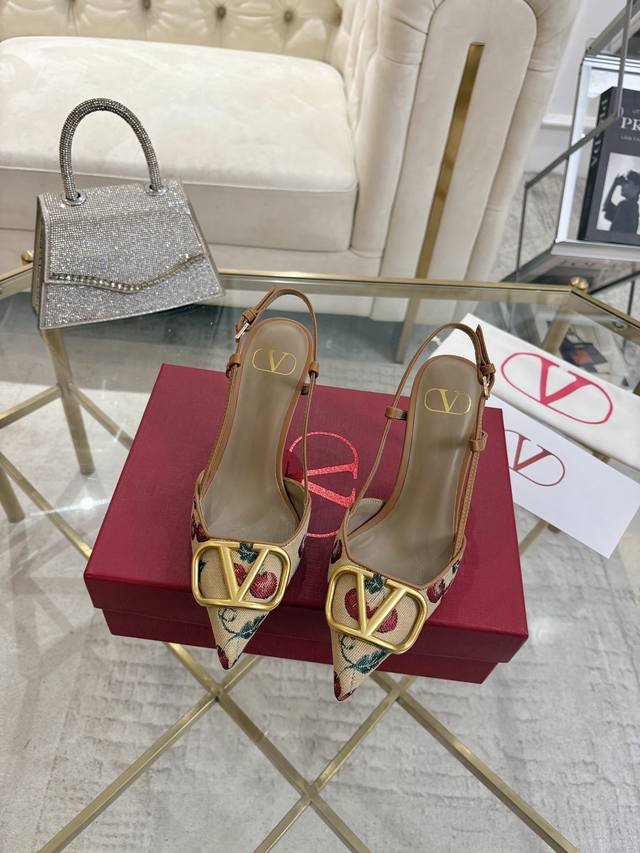 Latest cherry blossom style from department stores! A stylish item loved by inf