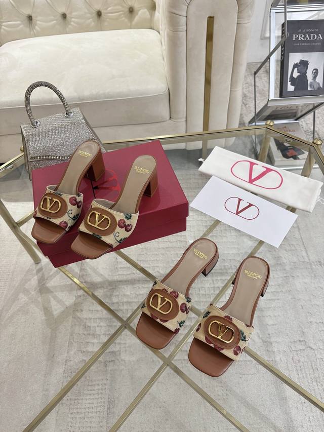 Latest cherry blossom style from boutiques! A stylish item loved by influencers