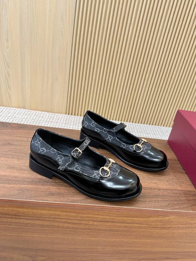 Gucci 2026 Spring/Summer Latest Sneaker Collection Round Toe Latest Chain Buckle