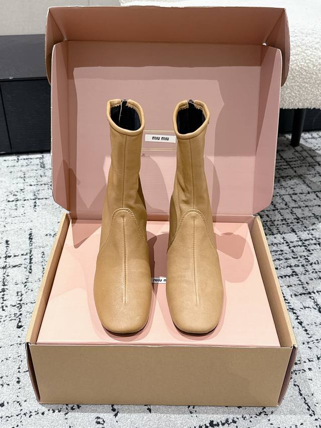 Dongguan-made, high-quality Miumiu 25 Wf Autumn/Winter New Elastic Ankle Boots T