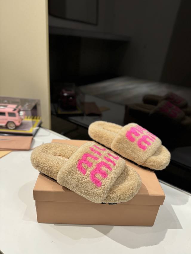 Factory Price (pp): Miu Miu Furry Slippers, New Autumn/Winter Style. These slip