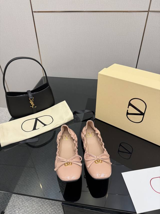 Valentino VT25 New Bow Vlogo Ballet Flats (Retail Quality) These dance shoes ar