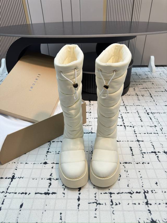 Inuikii snow boots. The upper is made of imported waterproof material with a del