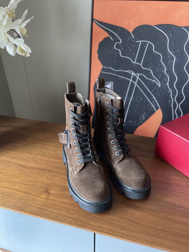 Roger Vivier 2025 Autumn New Arrival RV Women's Boots Viv Rangers Square Buckle