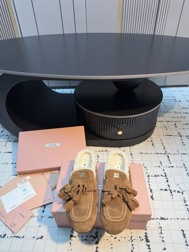 Miumi*2025 Autumn/Winter Tassel Lambswool Slip-on Mules, Airplane Box Packaging