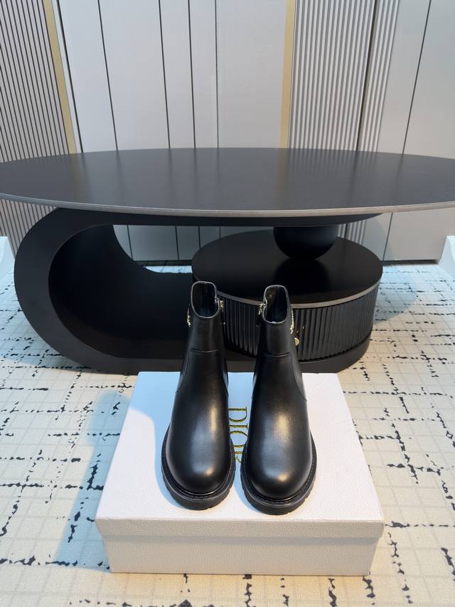 Dior 25 2025 Fall/Winter New Top-Tier Version Boutique's Featured New D-Town Met