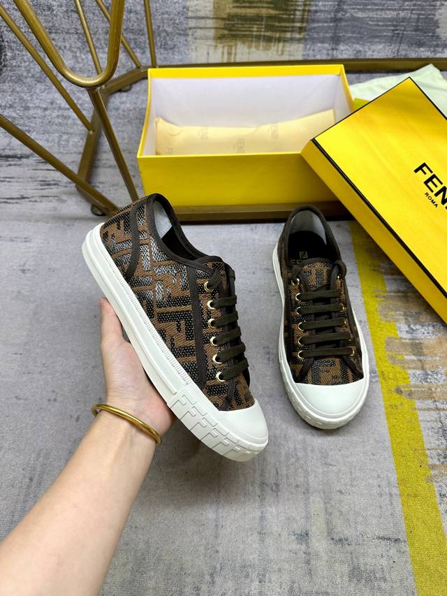 Latest Hot Selling Fendi Domino Canvas Sneakers - A Must-Have Style! The new Dom