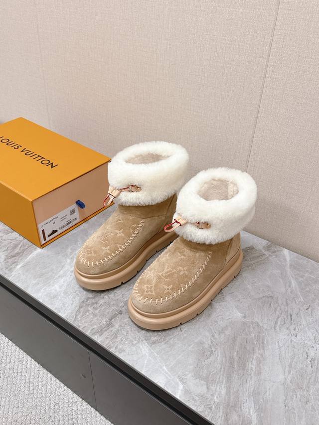Louis Vuitton Fall/Winter Latest Runway Style Furry Snow Boots Highly recommende