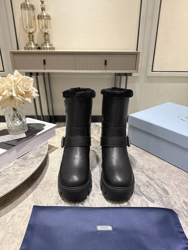 Prada 25Ss Autumn/Winter New Classic Triangle Logo Slip-on Ankle Boots A series