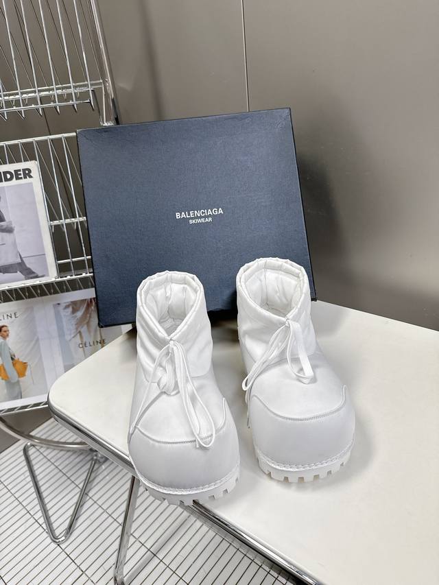 Balenciaga Skiwear latest couple Alaskan snow boots, authentic, purchased for RM