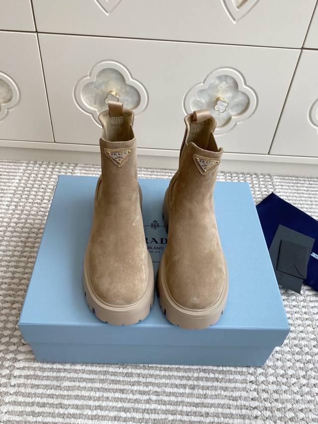 Prada New Platform Chelsea Boots Top Quality Exquisite lines and craftsmanship