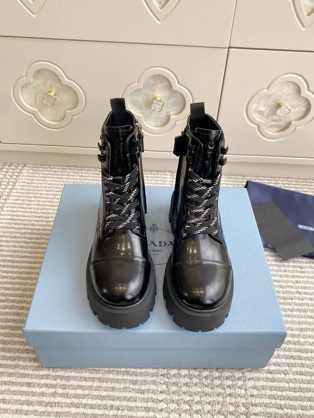 Prada New Thick-Soled Lace-Up Ankle Boots (D.A. Martin Boots) Top Quality D.A.