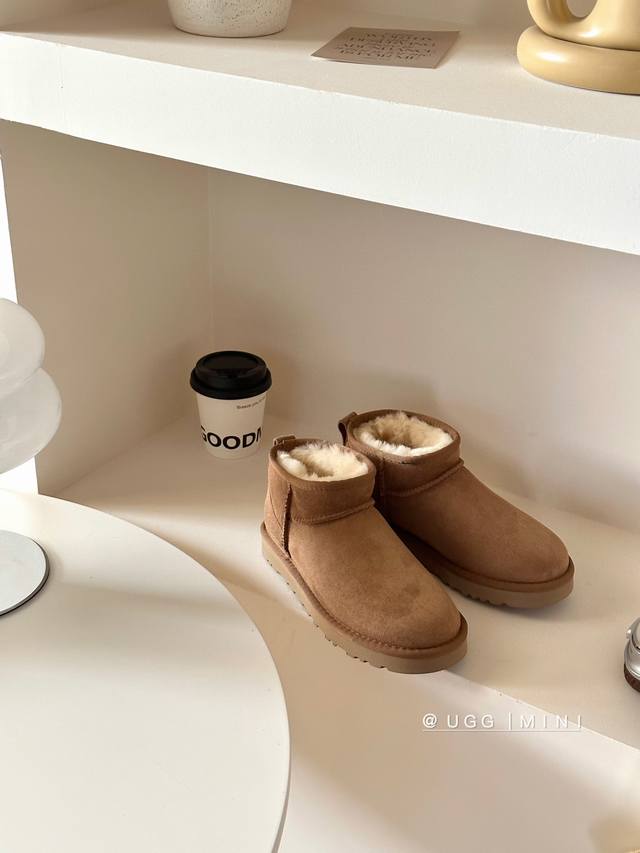Ugg Mini Zhou Dongyu's Style Low-top design makes your ankles look slimmer and s