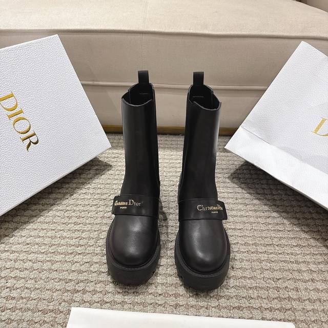 Retailer Level! The Dior D-Quest ankle boots are a new addition to the 2025 Wint