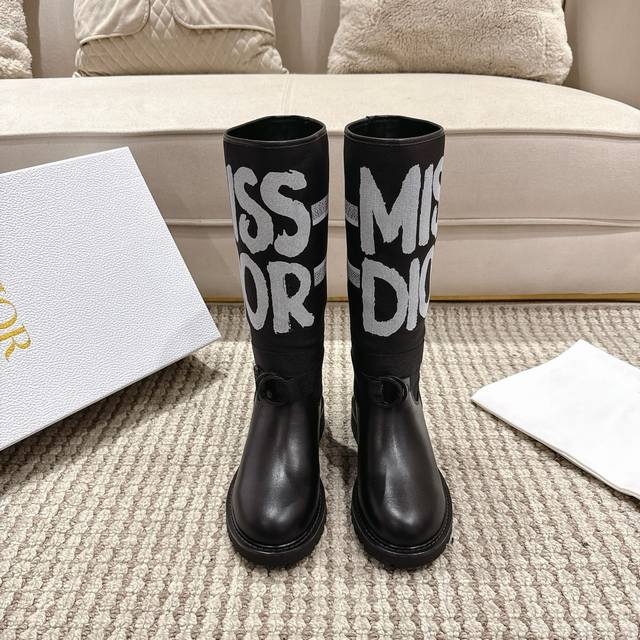 Retailer Level! Dior D-Major Boots: Striking and stylish. Blending black calfsk